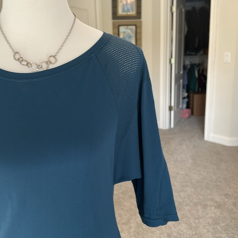 Sweaty Betty Style SB2508A Dharana Yoga Tee Mesh, 3/4 Sleeves, Small, EUC - Picture 2 of 6